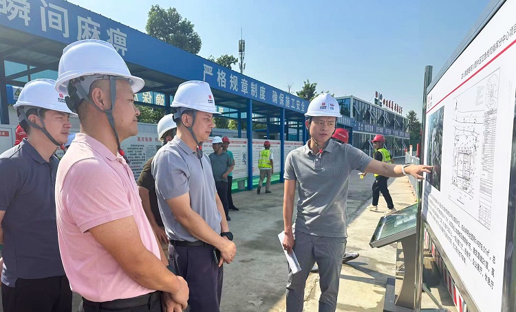 川高公司黨委委員、副總經(jīng)理孫淳一行赴川高文旅公司代建項目川西應急搶險指揮中心開展安全環(huán)保包保檢查暨“夏送清涼”慰問活動11.jpg