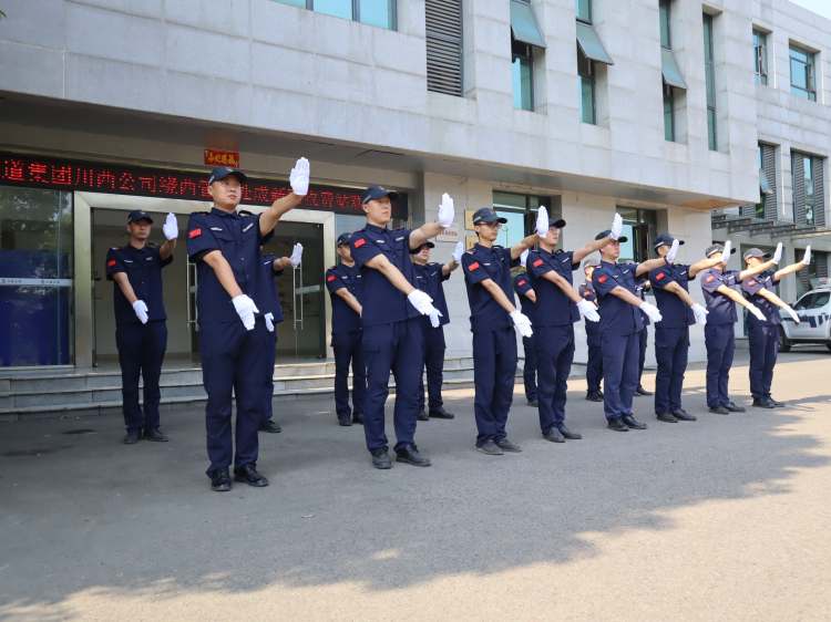 繞西路產(chǎn)路產(chǎn)管護(hù)隊(duì)組織開展崗位練兵軍訓(xùn)活動(dòng)1.png