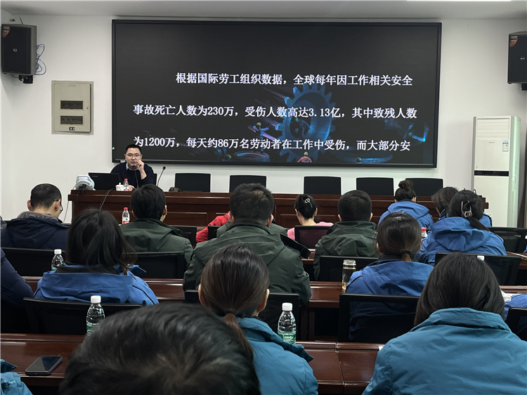 成南公司成都管理處組織開展職業(yè)健康培訓(xùn)會.jpg