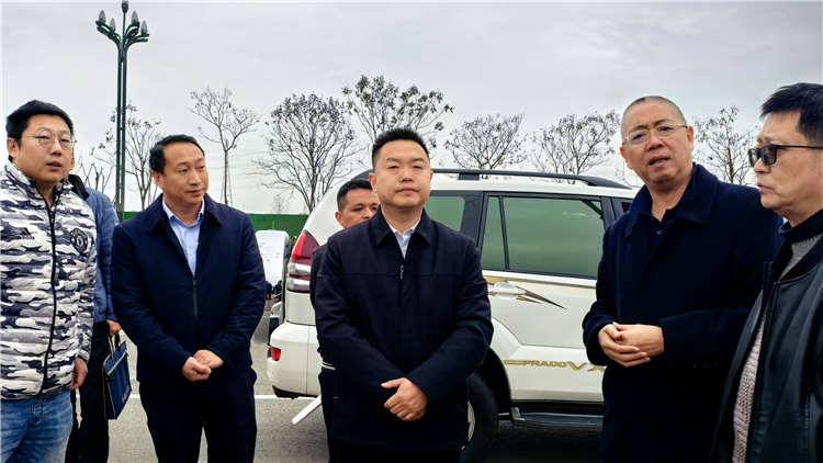 成都市交通運(yùn)輸局黨組成員、副局長(zhǎng)吳三育赴成南高速公路擴(kuò)容項(xiàng)目成都段檢查全國(guó)“兩會(huì)”期間安全生產(chǎn)工作.JPG